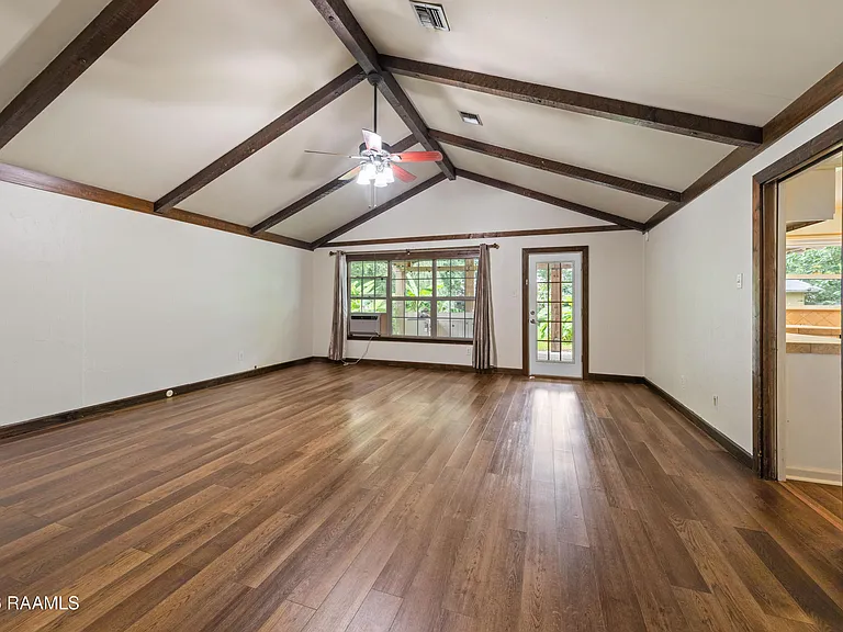 140 Orangewood Dr — Photo 4