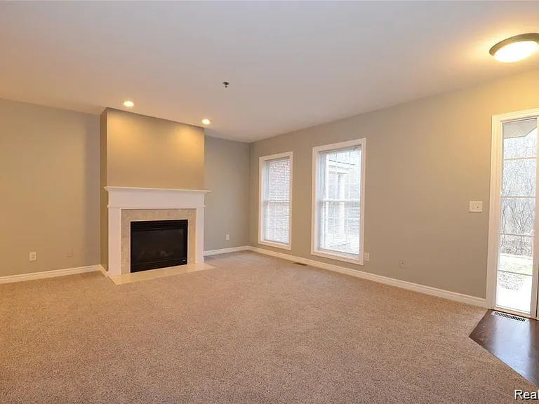 263 S Village Way #23 — Photo 9