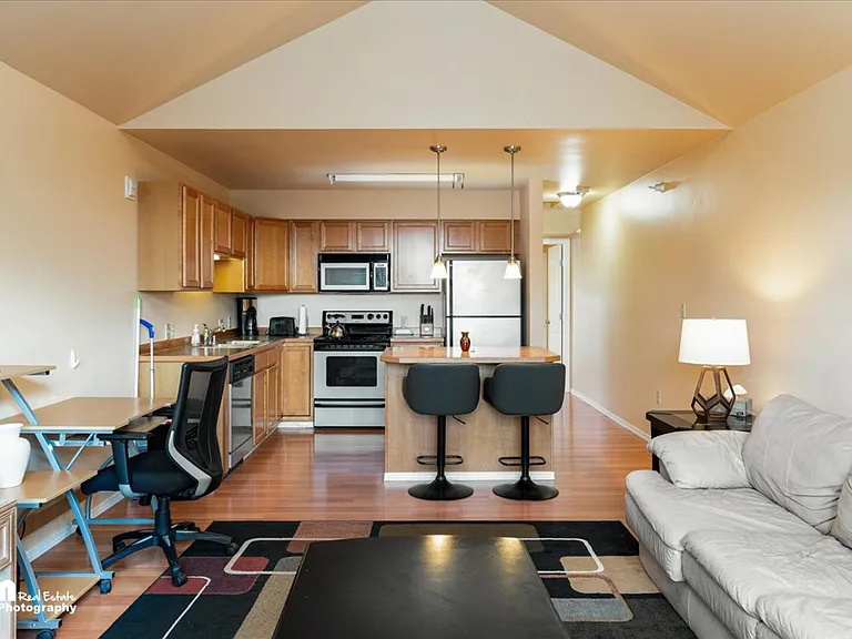 E 43rd Pl — Photo 2