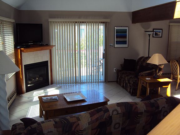 LivRm/Fireplace