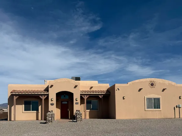 577 Riata Rd, Tularosa, NM 88352