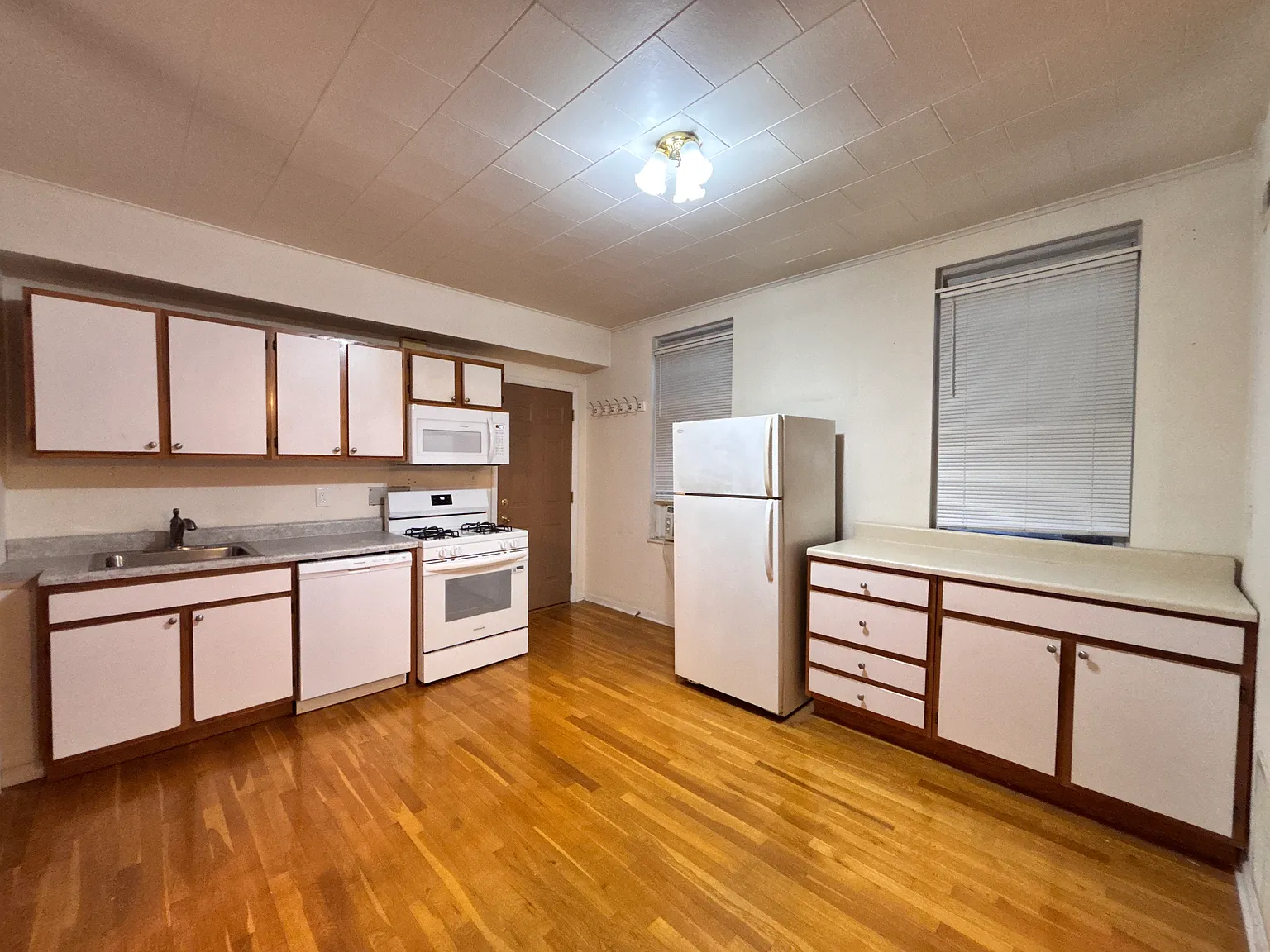 1 bed, $2,000 — Photo 3