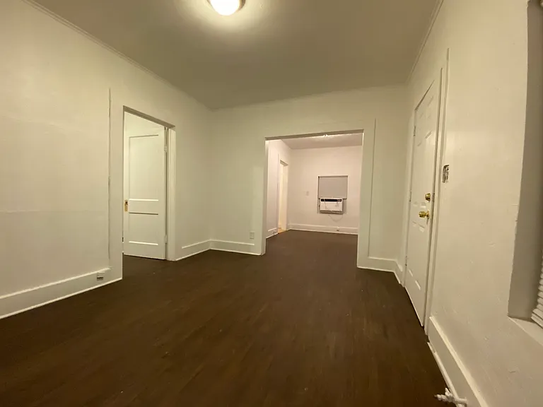 2715 N Virginia Ave — Photo 2