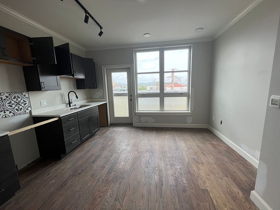1st image of 605 Campbell Ave SE #401