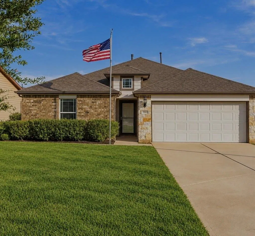 3 bed, 4.0 bath, 1606 sqft, $2,000 — Photo 1