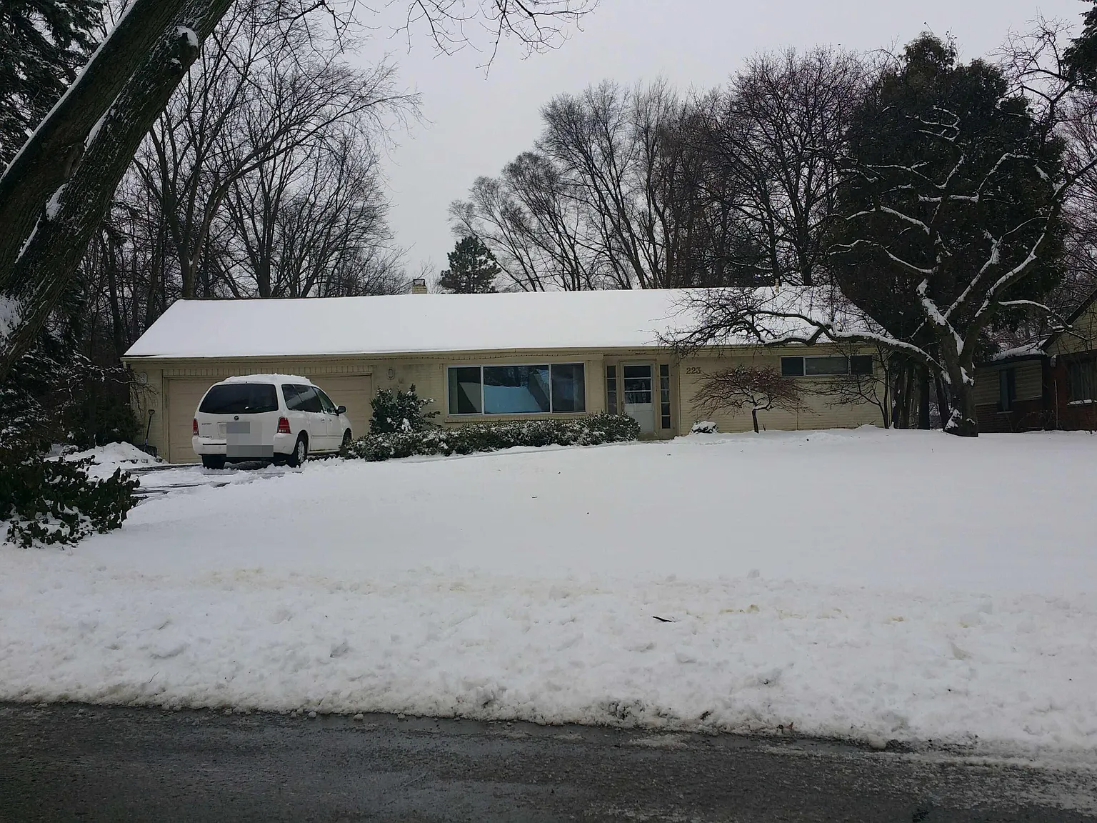 223 Marlborough Dr photo 1