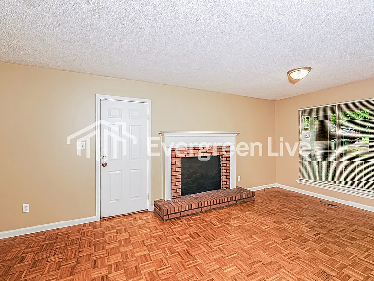 5815 Willow Crest Dr — Photo 4