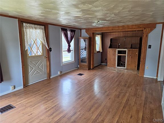 4th image of 5432 Bostwick St