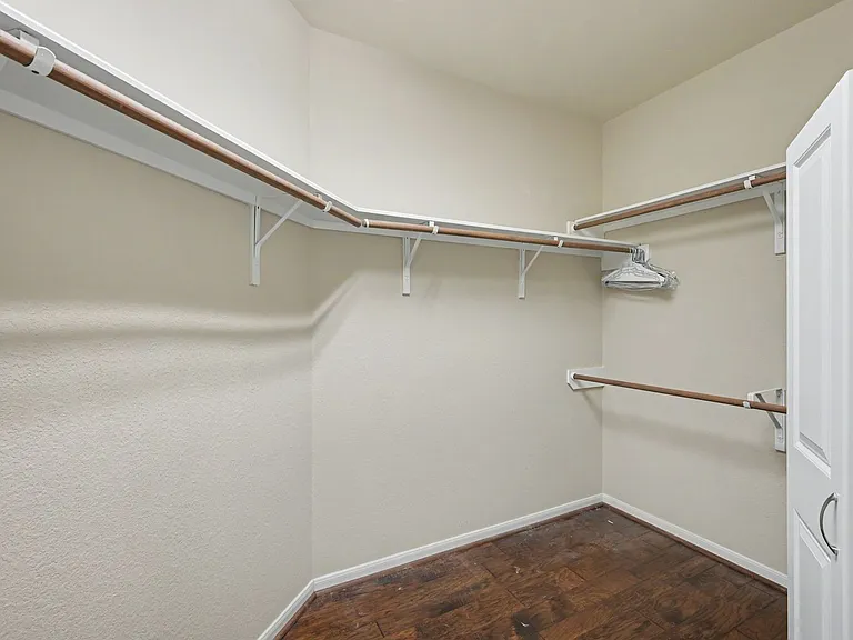 1912 Hill Manor Dr — Photo 18