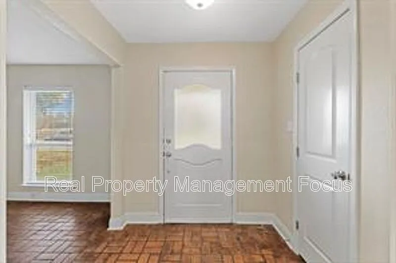 3 bed, 2.5 bath, 2091 sqft, $2,395 — Photo 4