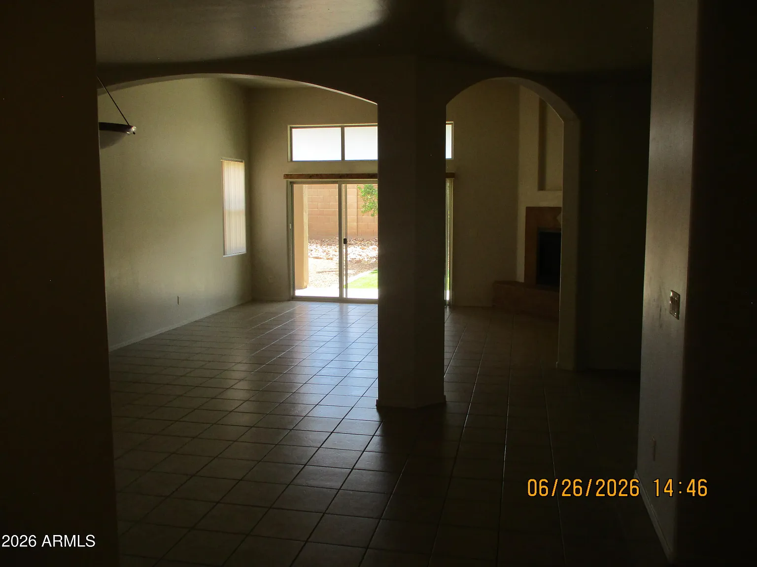 4 bed, 2.0 bath, 2456 sqft, $2,200 — Photo 2