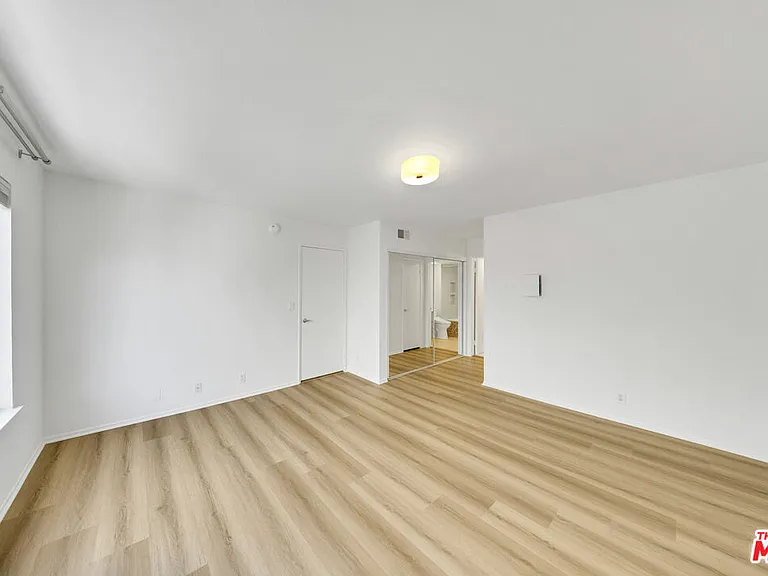 2121 Beloit Ave #307 — Photo 11
