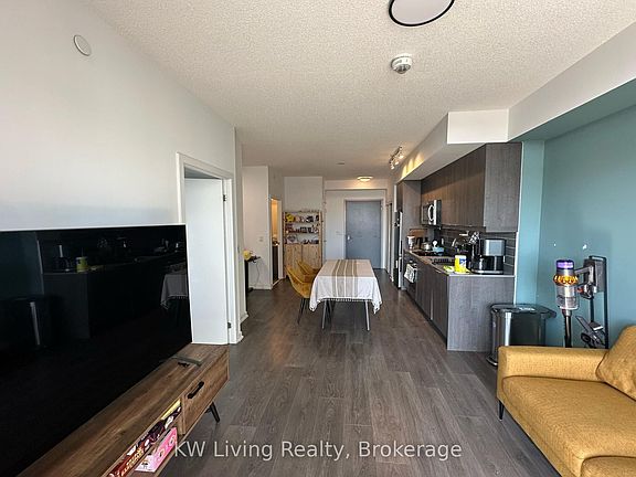 3rd image of 36 Manor Rd E #802
