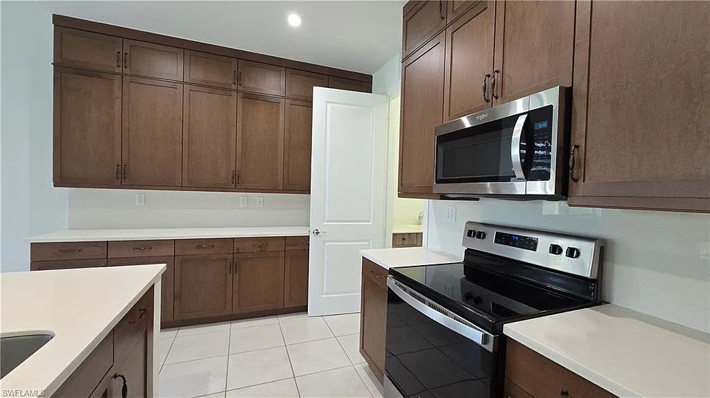 3 bed, 2.5 bath, 2037 sqft, $2,600 — Photo 4