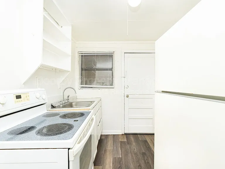 417 N Hawthorne St #419 — Photo 2
