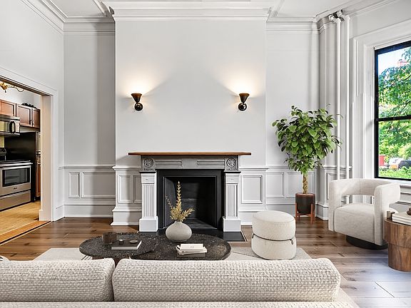 3rd image of 364 Marlborough St APT 1