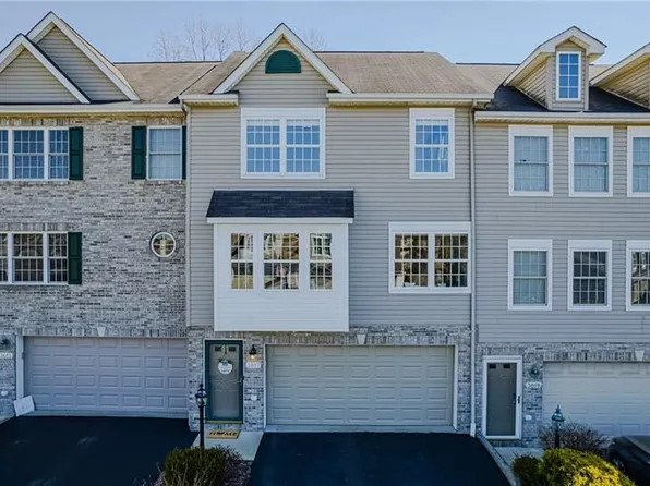 3017 Ironwood Cir, Jeannette, PA 15644