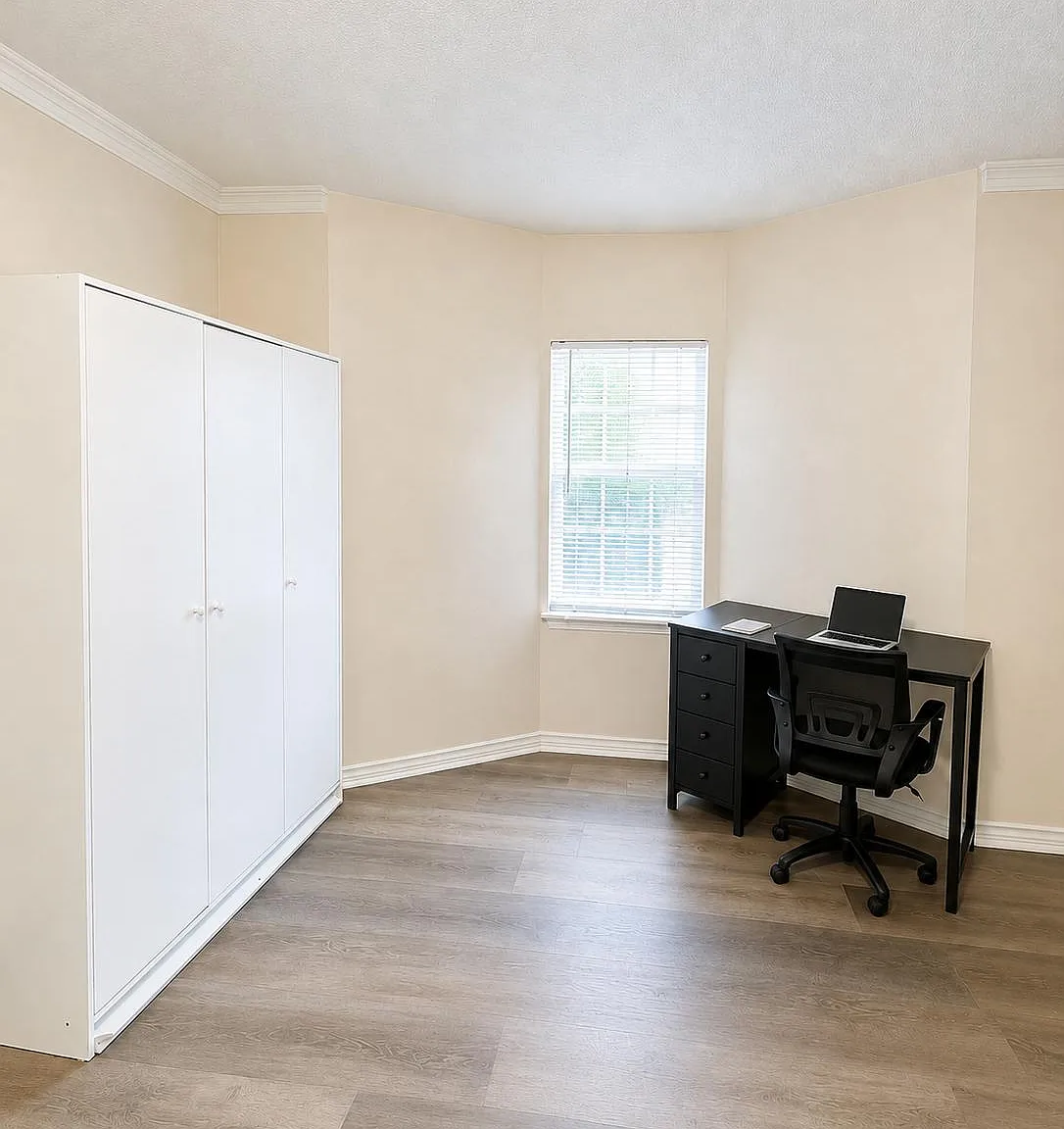 4 bed, 3.0 bath, 2771 sqft, $975 — Photo 2