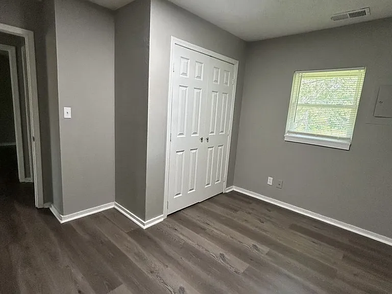 1116 S Elm St — Photo 5