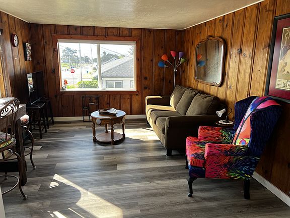 3rd image of 850 D St