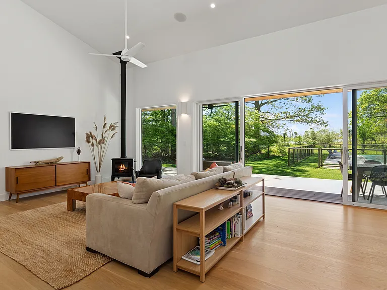 6710 Soundview Ave — Photo 12
