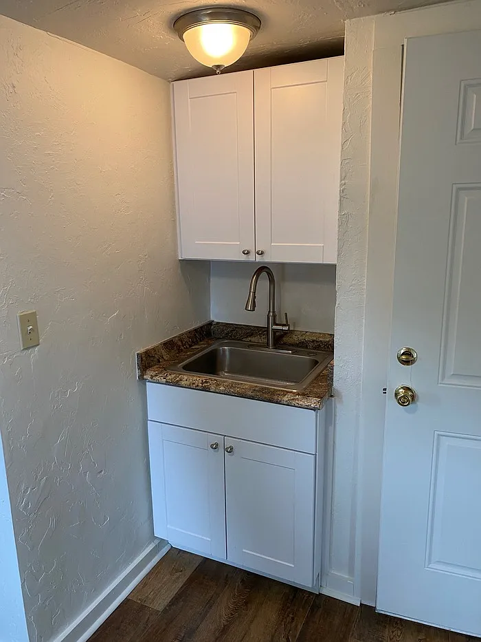 Studio, 1.0 bath, 350 sqft, $675 — Photo 3