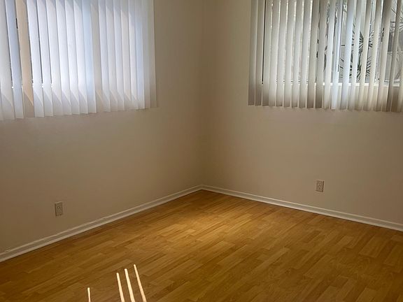 4th image of 11841 Goshen Ave