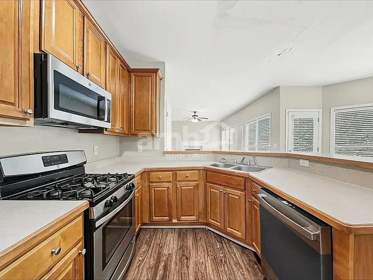 4524 Kingsgate Ct NW — Photo 4