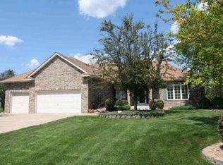 2216 Manuela Dr, Chaska, MN 55318