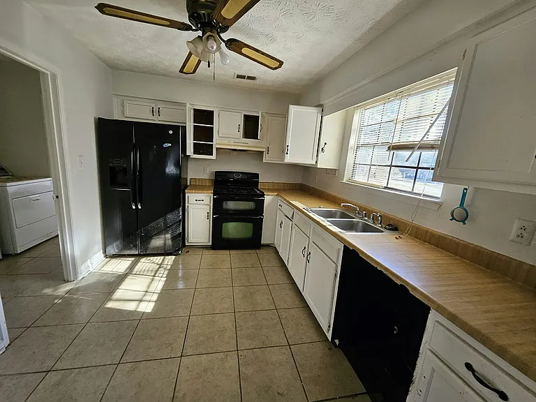300 Martin Dr — Photo 9