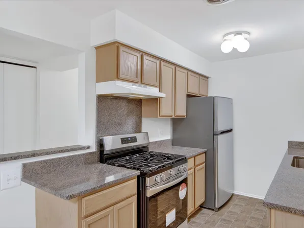 2037 E Franklin Dr, Canton, MI 48187