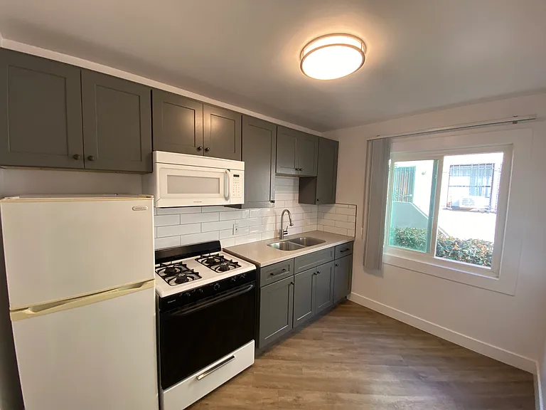 5414 Carlton Way #1 — Photo 2