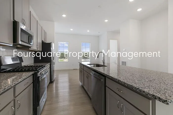 1424 Grove Village Rd — Photo 21