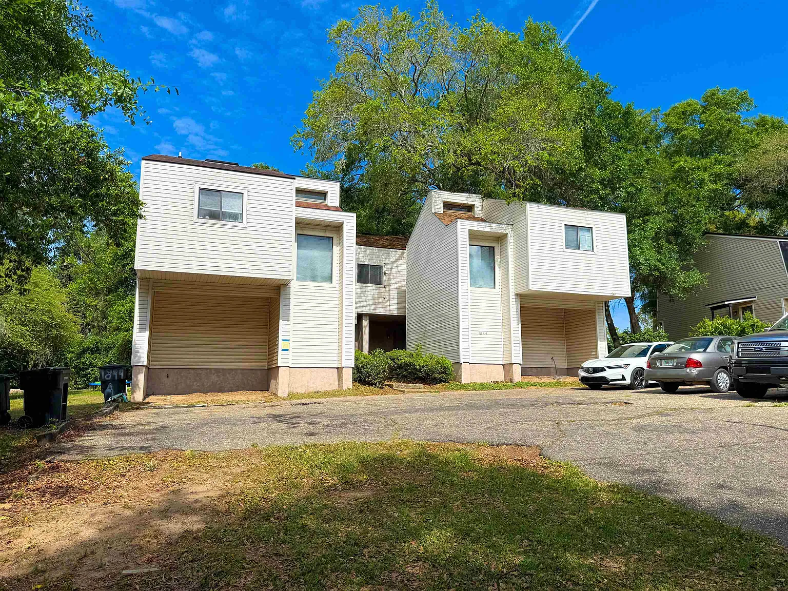 2 bed, 1.0 bath, 855 sqft, $1,300 — Photo 2