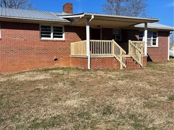 7 Bennett Rd, Toccoa, GA 30577