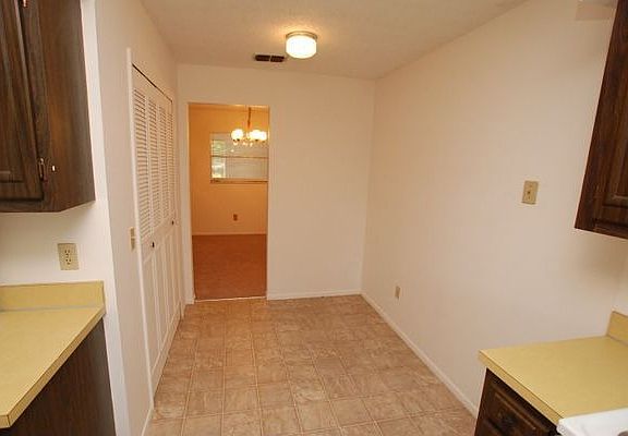 Eat in Kitchen Dinette