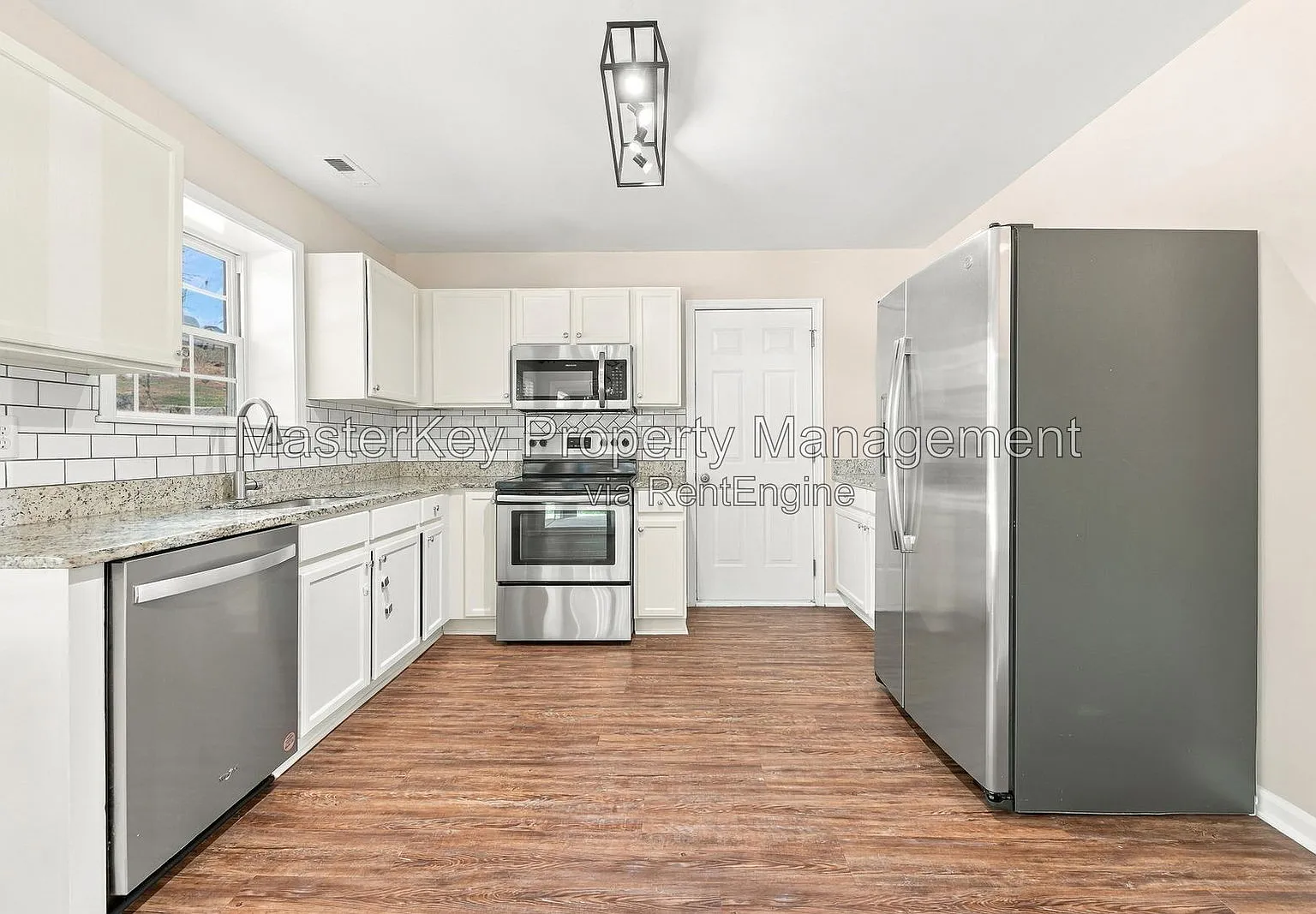 4 bed, 2.5 bath, 1775 sqft, $2,295 — Photo 2