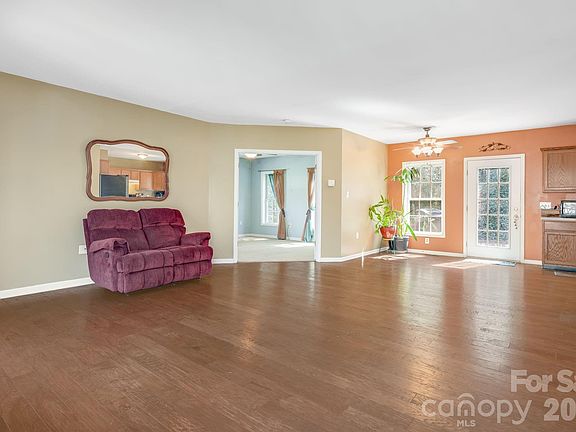 4th image of 319 Glenn Bridge Rd