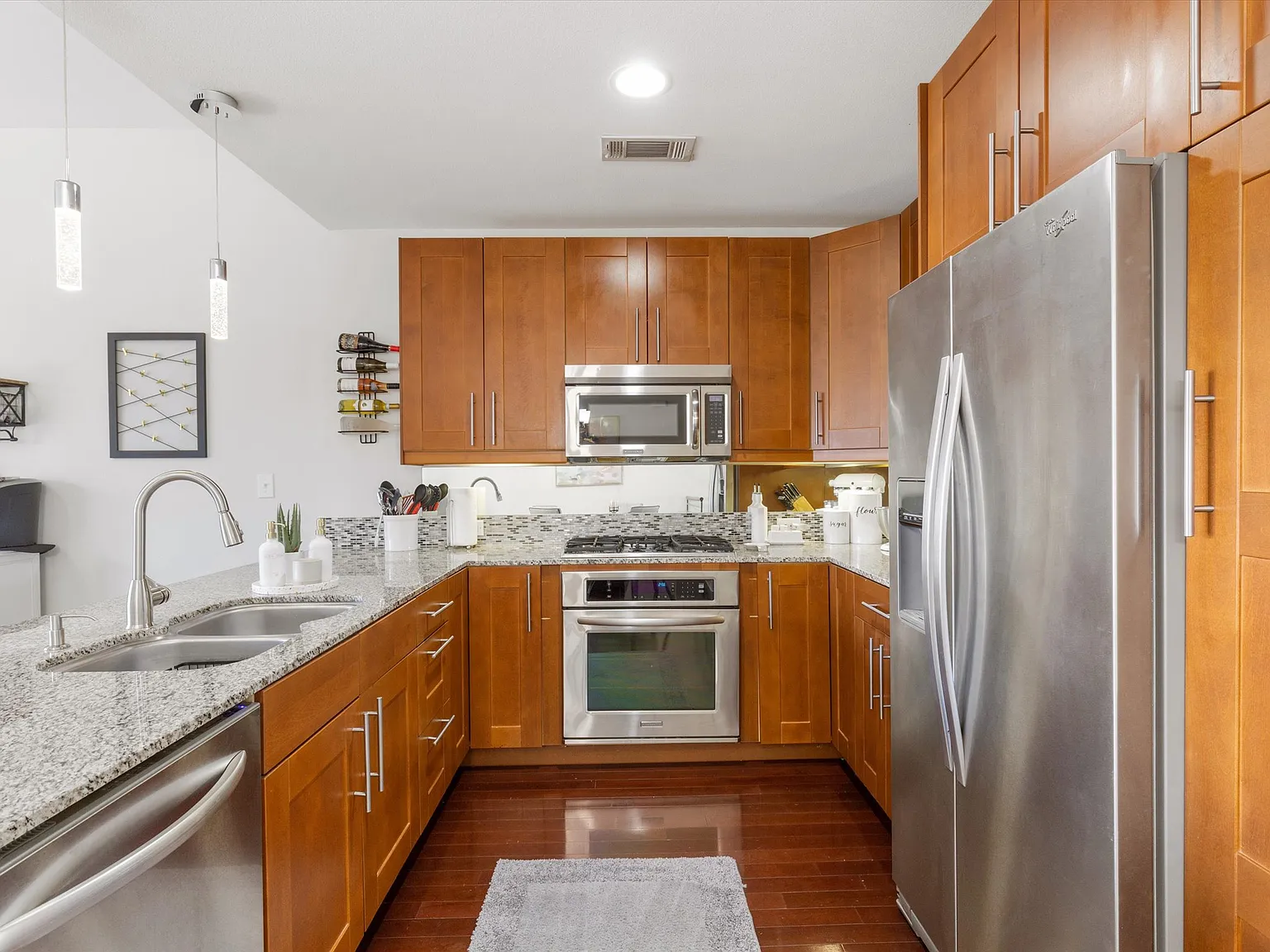 2 bed, 2.5 bath, 1586 sqft, $3,195 — Photo 2