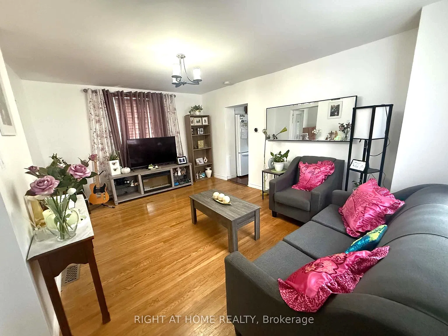 3 bed, $2,400 — Photo 3