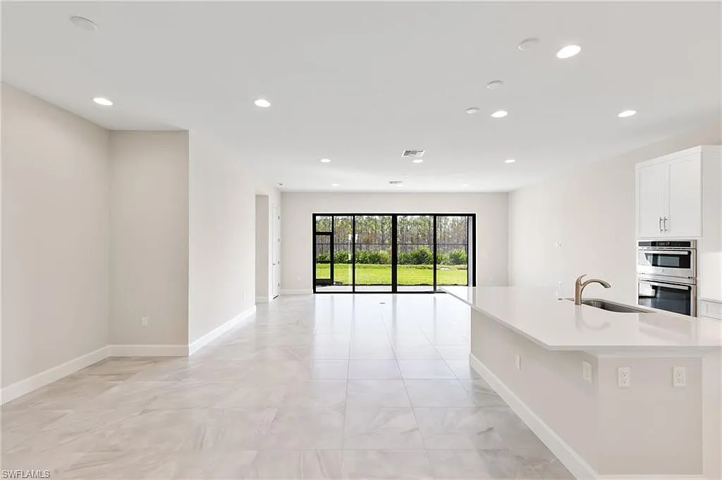 3 bed, 4.0 bath, 3004 sqft, $3,650 — Photo 3