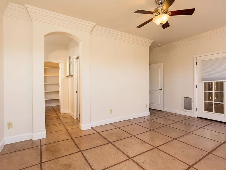 1029 E Blanton Dr — Photo 16