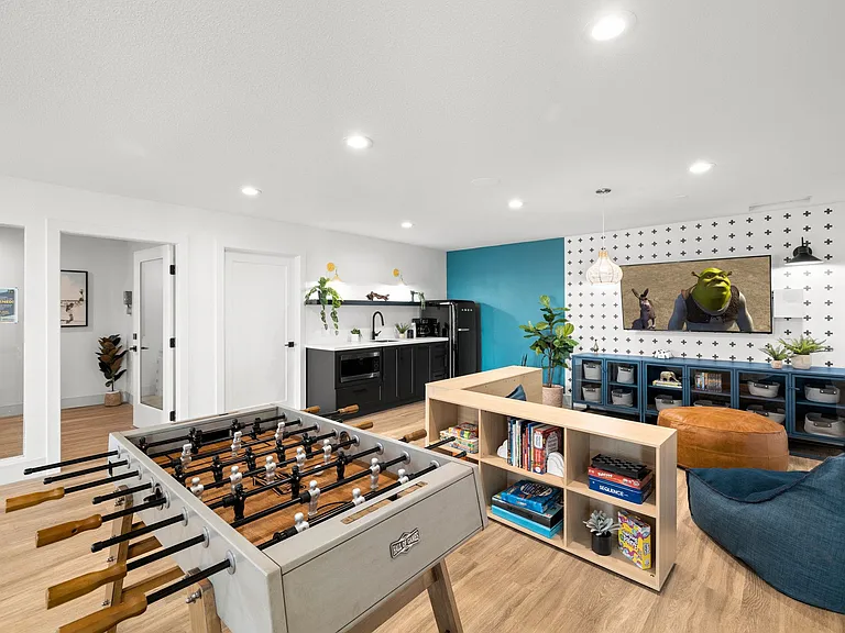 Lake Crest Apartments — Photo 13