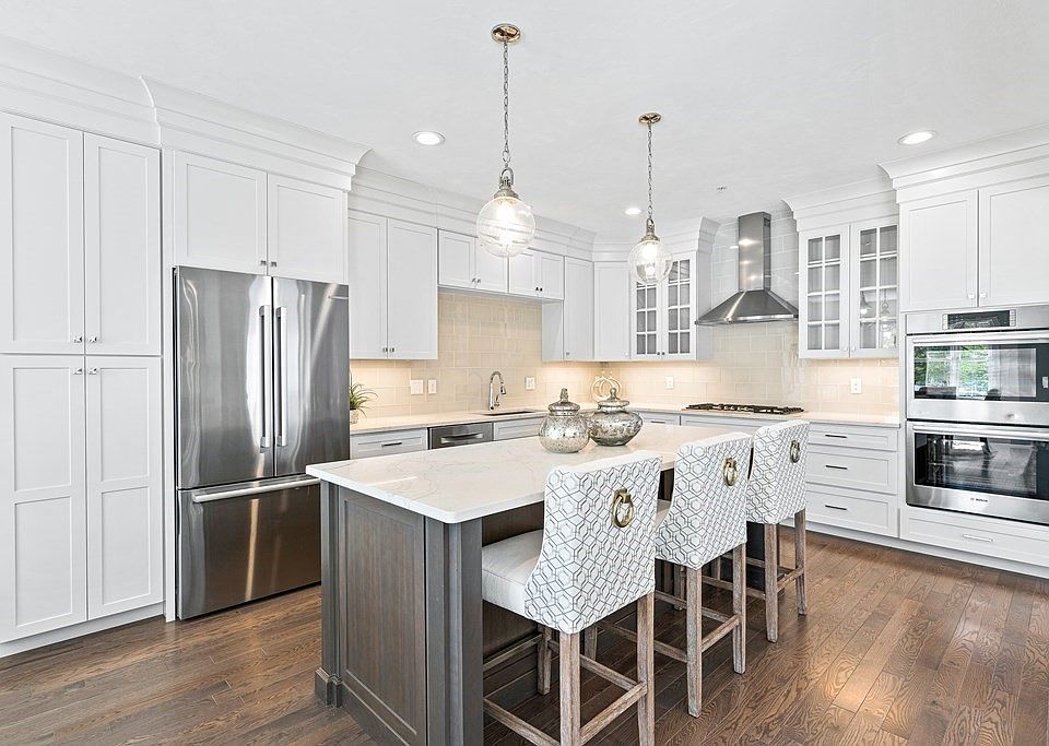 1st image of 9 Granville Ln #9