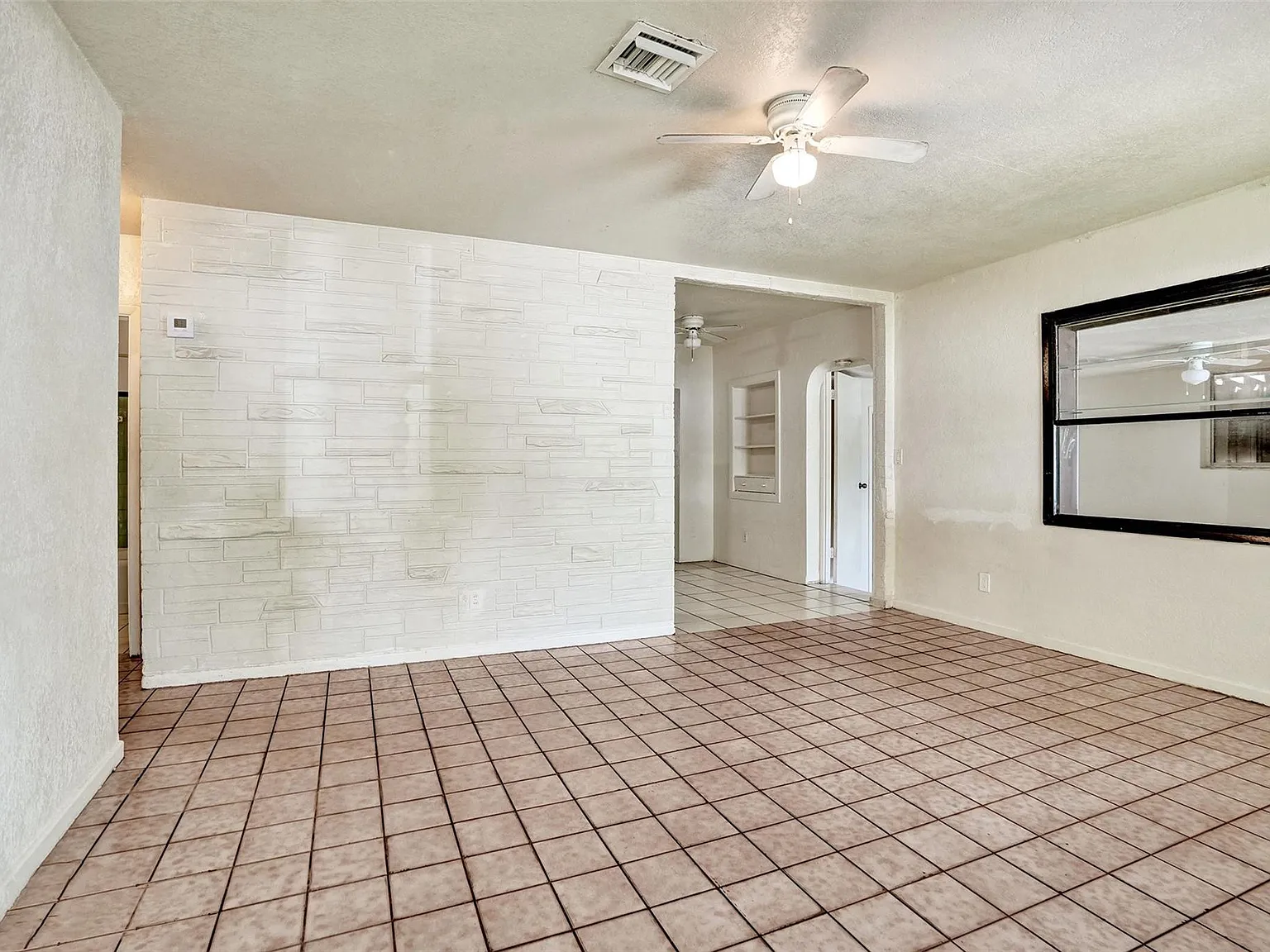 3 bed, 2.0 bath, 1307 sqft, $2,900 — Photo 3