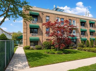 490 Clove Rd, Staten Island, NY 10310