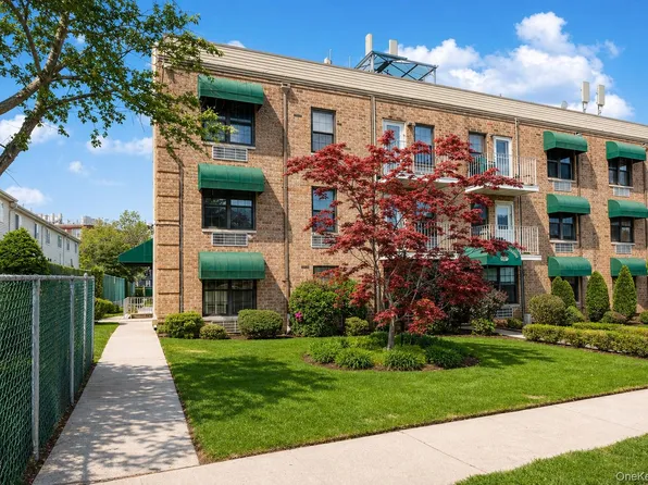 490 Clove Road, Staten Island, NY 10310