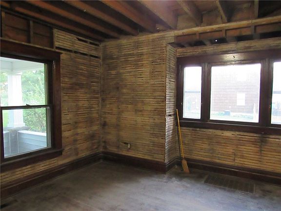 4th image of 2973 Tamarack Dr
