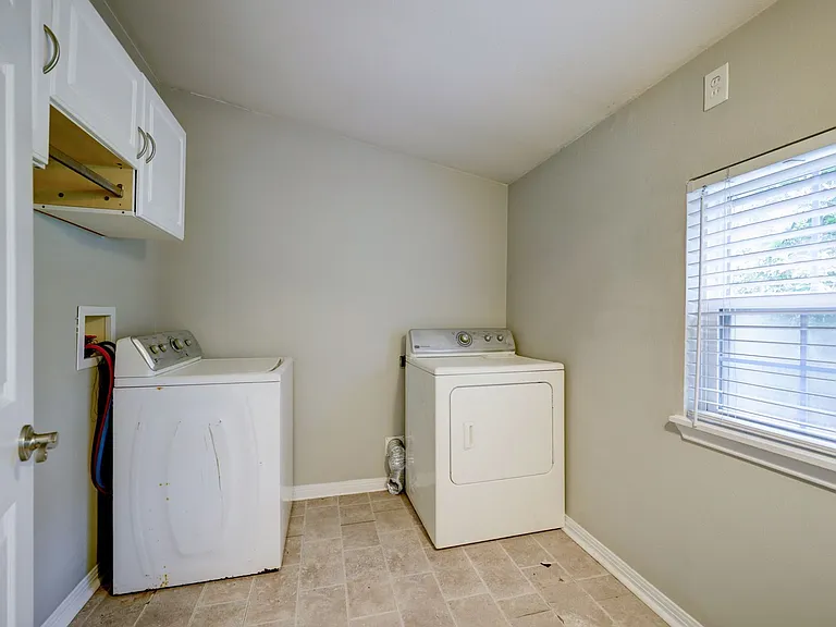 9193 Lucille Ln — Photo 10