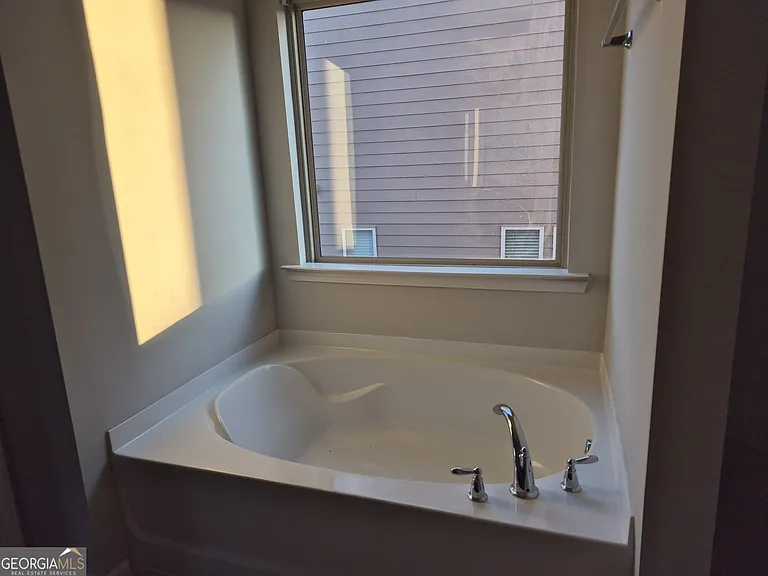 1506 Charcoal Ives Rd — Photo 17